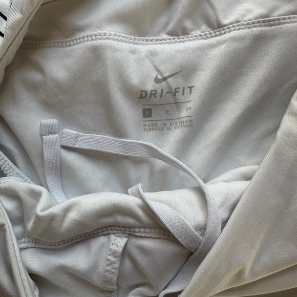 Nike “Just Do It” Women’s White Shorts - Picture 4 of 4